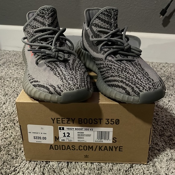 VNDS YEEZYS SIZE 12 - Picture 4 of 5